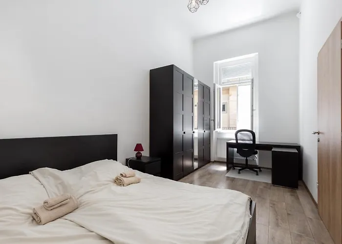 D78 Dohany Apartment