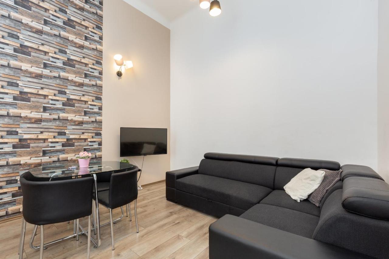 Apartment D78 Dohany